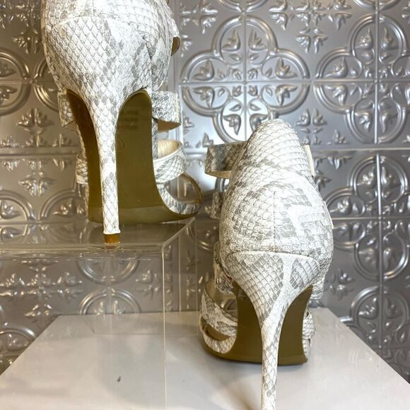 NWOB Wild Diva   - Picture 4 of 5